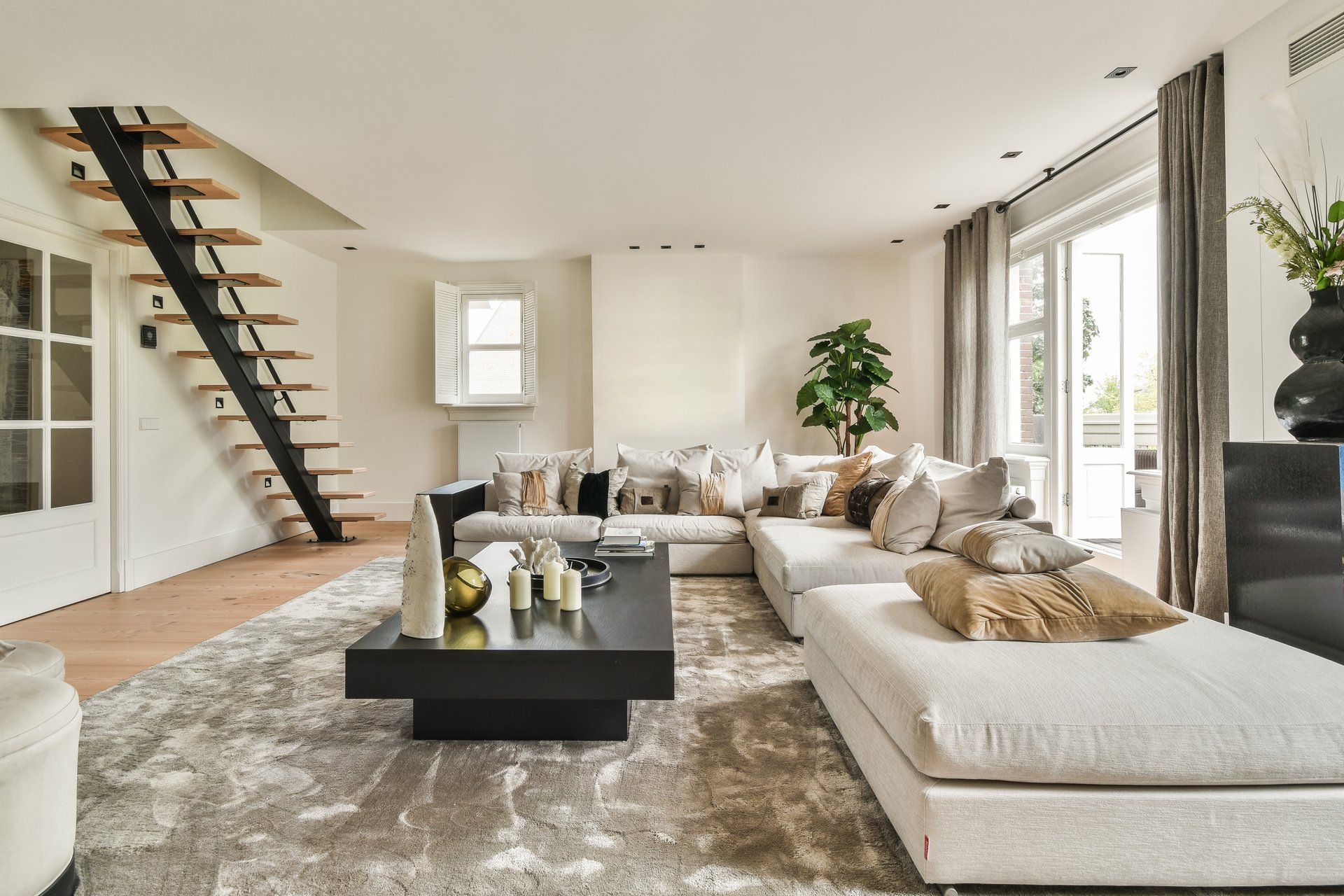 Tri-Lakes carpet cleaning experts - contemporary living room results